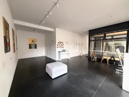 Temporärer Showroom neben Volksbühne und Kino Babylon - Image 3
