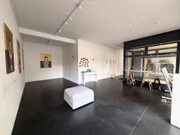 Temporärer Showroom neben Volksbühne und Kino Babylon - Image 3