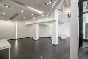 Boutique for Rent - Close to Montorgueil - Ideal for Pop-Up Store / Showroom - Image 9