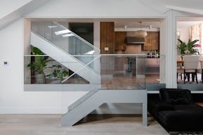 Sun-Drenched Soho Penthouse with Two Terraces - Image 7