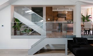 Sun-Drenched Soho Penthouse with Two Terraces - Image 7