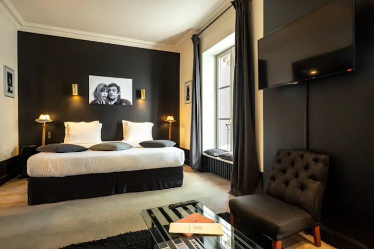 Château Showroom in Montmartre - Image 4