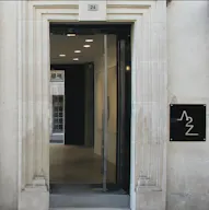 Luxurious Showroom Space in Saint-Germain-des-Prés, Paris - Image 3