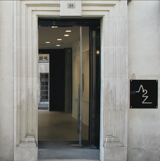 Luxurious Showroom Space in Saint-Germain-des-Prés, Paris - Image 3