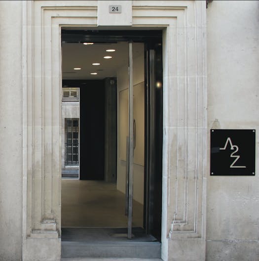 Luxurious Showroom Space in Saint-Germain-des-Prés, Paris - Image 3