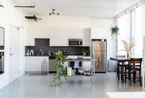 Sunny Historic Creative Loft - Image 4