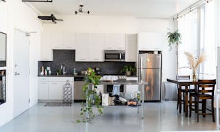 Sunny Historic Creative Loft - Image 4