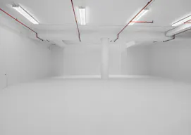 4,500 sq ft Two-Level All-White Storefront in Gramercy - Image 8