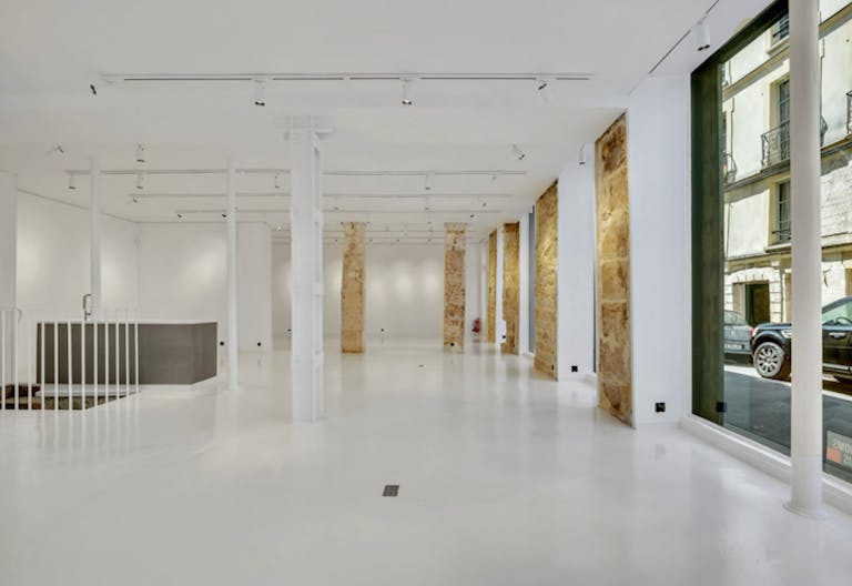 Beautiful Pop Up Boutique in Le Marais - Image 3