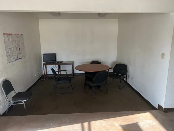 Large Commercial lot with 1800 sq ft Office space - Image 2