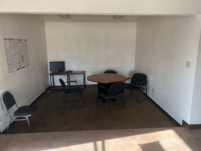 Large Commercial lot with 1800 sq ft Office space - Image 2