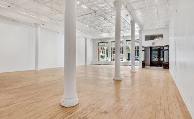 SoHo Showroom with Stunning Display Windows - Image 1