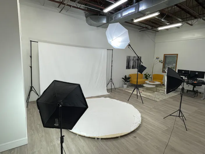 Big Turntables 360 Photo Studio - Image 2