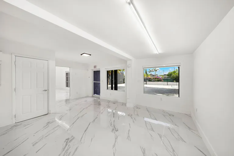 SHOWROOM GALLERY IN WYNWOOD/MIDTOWN - Image 2