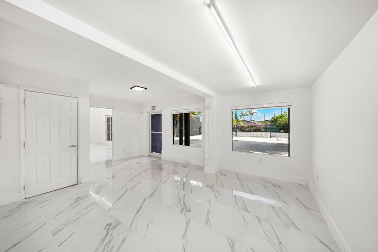 SHOWROOM GALLERY IN WYNWOOD/MIDTOWN - Image 2