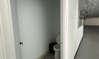 2 floor Big white open space with lights - Image 21