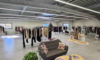 Toulouse Showroom - Image 0