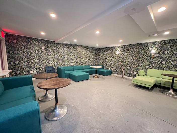 Intimate, Private Luxe Gallery Lounge - Image 2