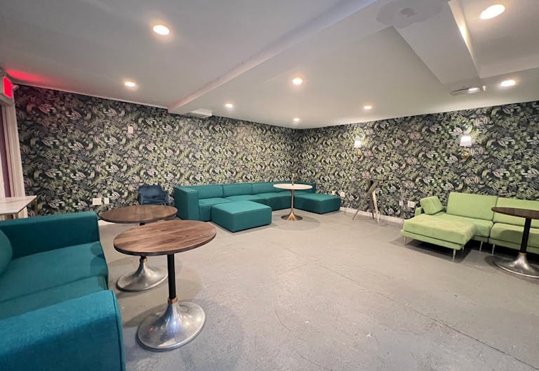 Intimate, Private Luxe Gallery Lounge - Image 2