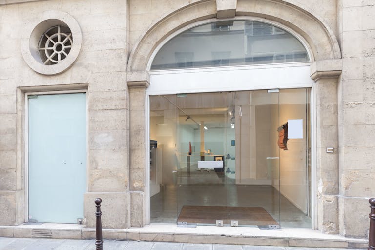 Bright Le Marais Gallery Space - Image 4