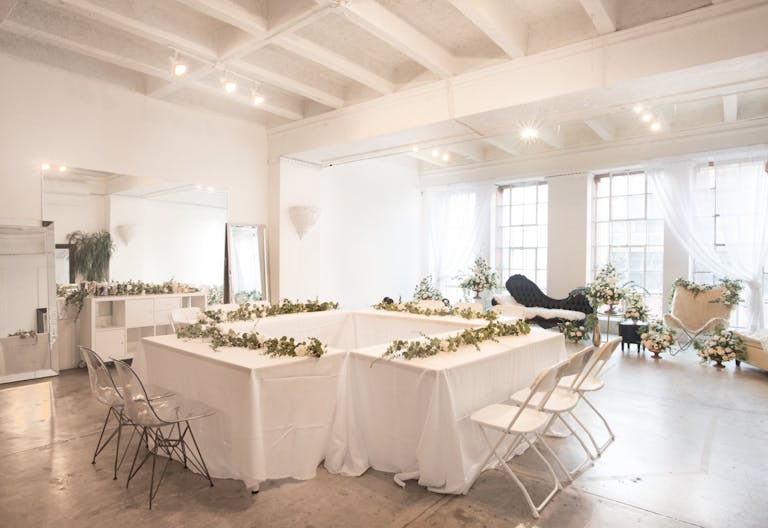 DTLA Grand Loft with High Ceilings - Image 3