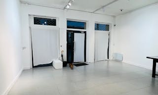 ESPACE DOUBLE NIVEAU – MARAIS – 140 M² – VITRINE SUR RUE – IDEAL FASHION WEEK & ÉVÉNEMENTS - Image 2
