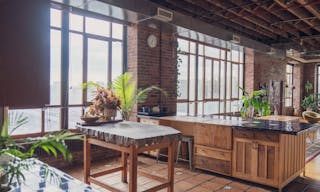 Unique Industrial Loft/ Photo Studio w/ amazing Kitchen & Bathroom - Image 3