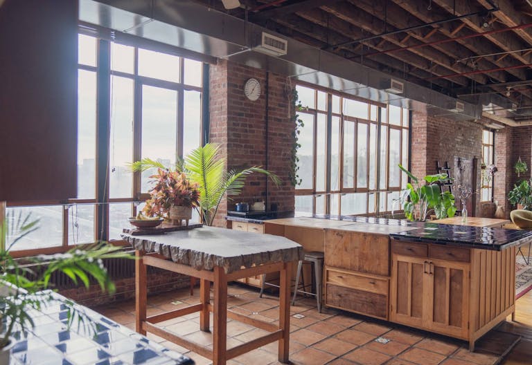 Unique Industrial Loft/ Photo Studio w/ amazing Kitchen & Bathroom - Image 3