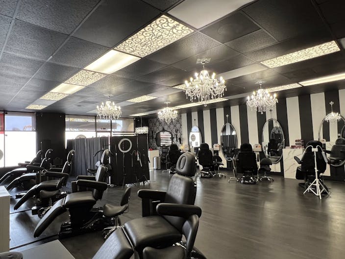 Unique Stylish Upscale Salon In Torrance - Image 4