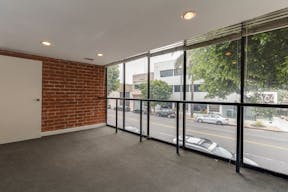 Trendy Building in Beverly Hills - Image 2