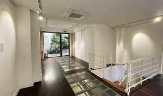 Elegant Space in Le Marais - Image 4