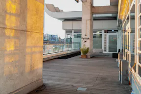 Central Venue with a Berliner Skyline View - Image 3
