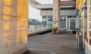 Central Venue with a Berliner Skyline View - Image 3