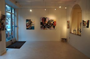 Sophisticated Gallery near Le Bon March� - Image 4