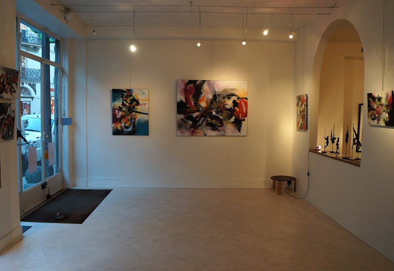 Sophisticated Gallery near Le Bon March� - Image 4