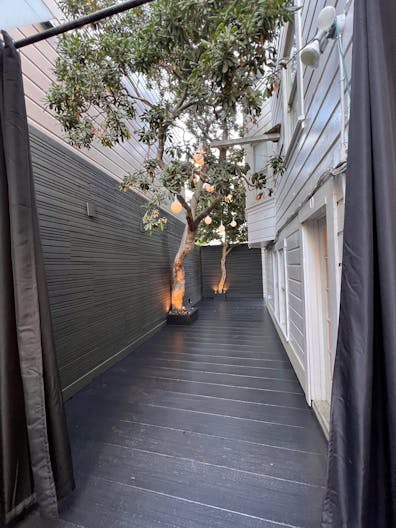 A modern retail space with attached garden and garden office - Image 3