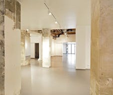 Creative Le Marais Retail Space - Image 11