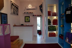 Beautiful boutique space in the heart of the Fairfax District - Image 4