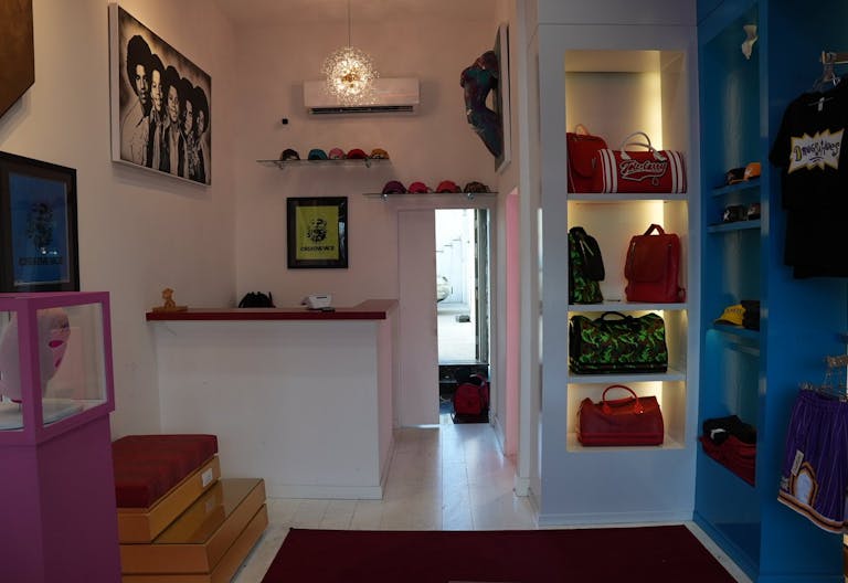 Beautiful boutique space in the heart of the Fairfax District - Image 4