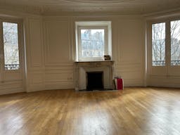 Apartment Showroom in Saint-Germain - Image 6