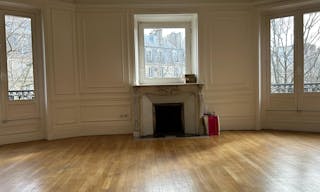 Apartment Showroom in Saint-Germain - Image 6