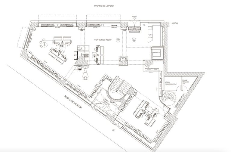 Corner Boutique - Paris Near Opera Area - Ideal Flagship Boutique - Image 2