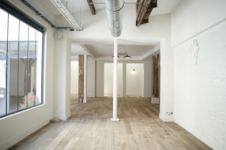 Unique Showroom in Paris 10th - Image 2