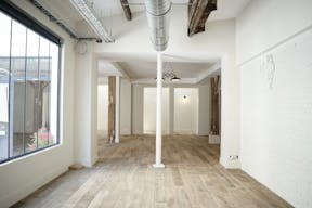 Unique Showroom in Paris 10th - Image 2