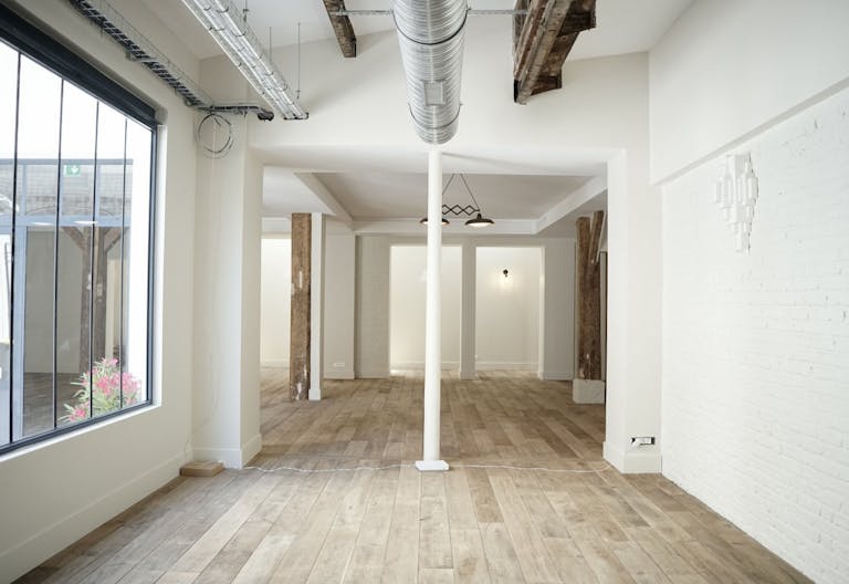Unique Showroom in Paris 10th - Image 2
