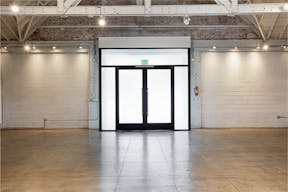 Beautiful Warehouse in South Park - Image 5