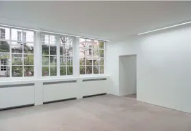 Courtyard gallery near Place des Vosges - Image 0