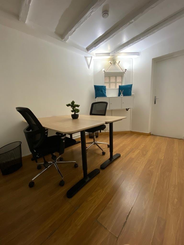 52 Square Meter Office Space on Rue Poissonniere, Paris