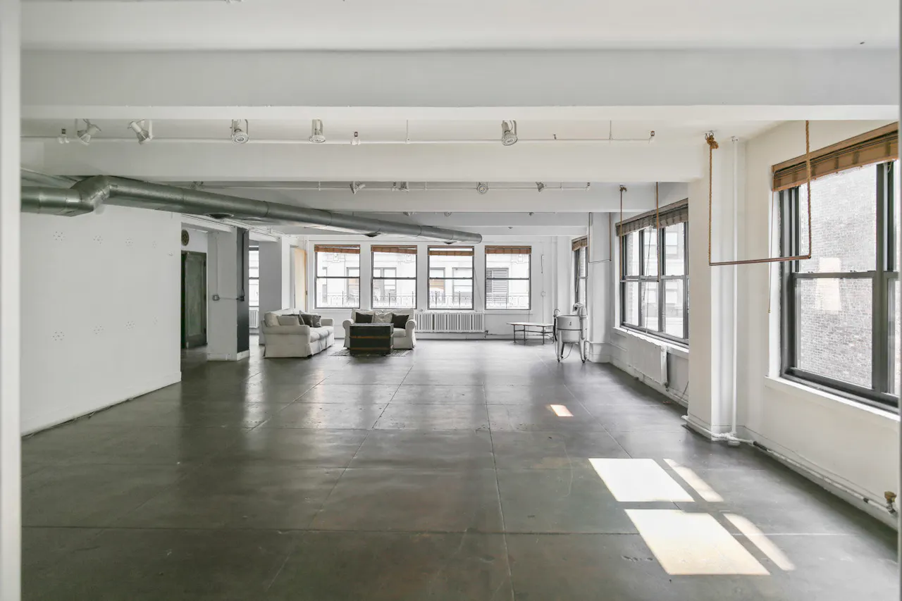 Bright Midtown Showroom - Image 0