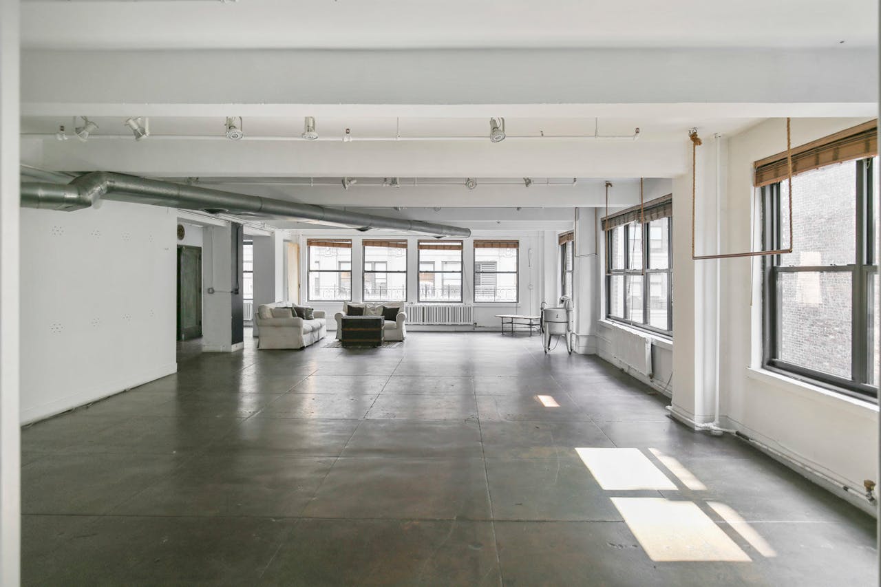 Bright Midtown Showroom - Image 0